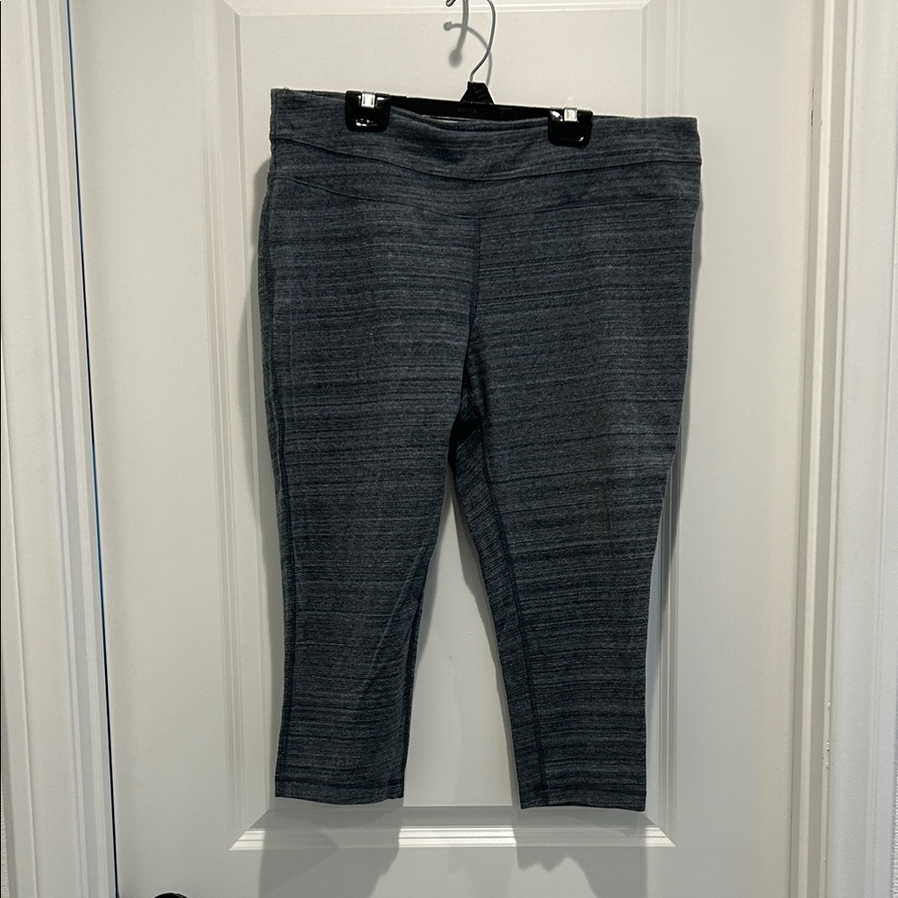 Tek Gear Women’s Cropped Gray Leggings